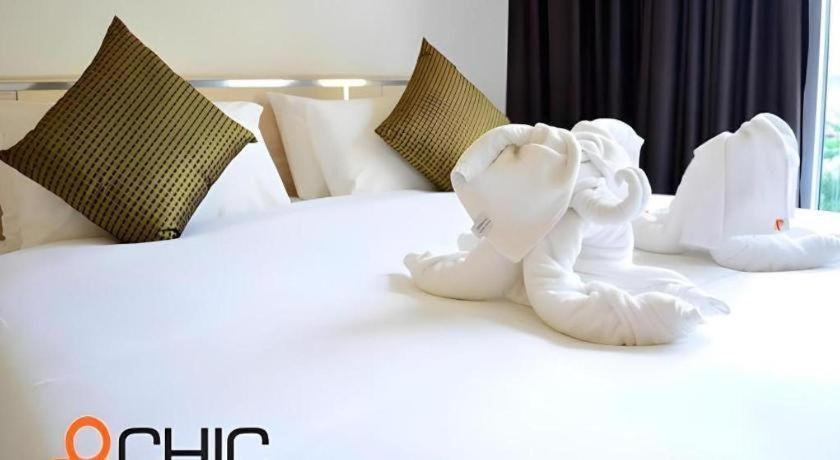 Chic Residences At