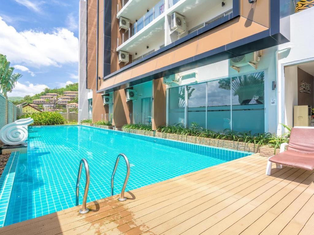 Chic Residences At