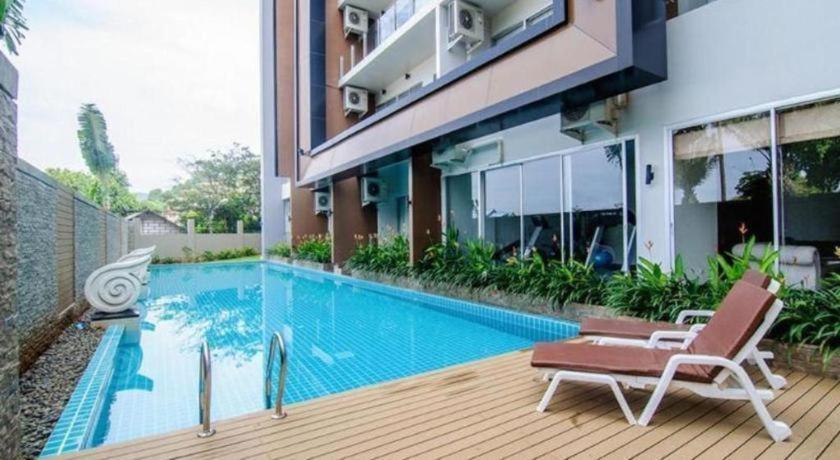 Chic Residences At