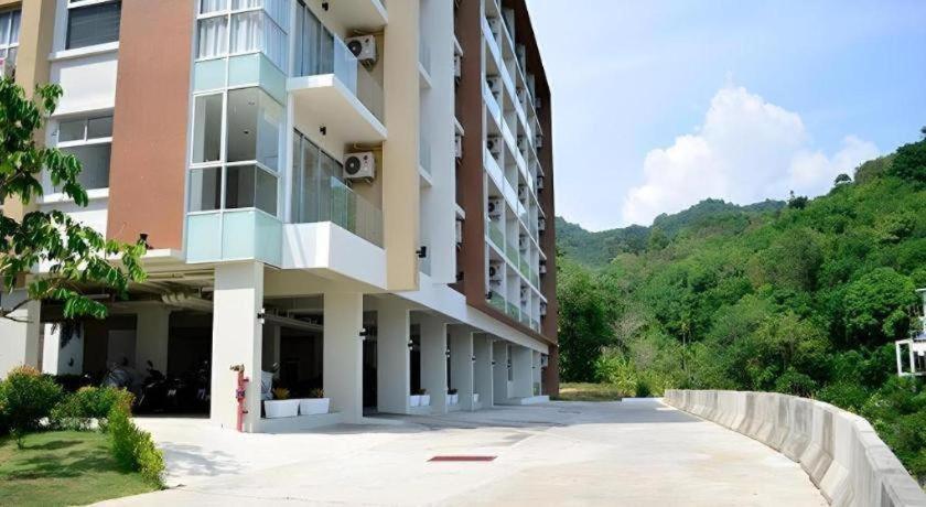 Chic Residences At 3*
