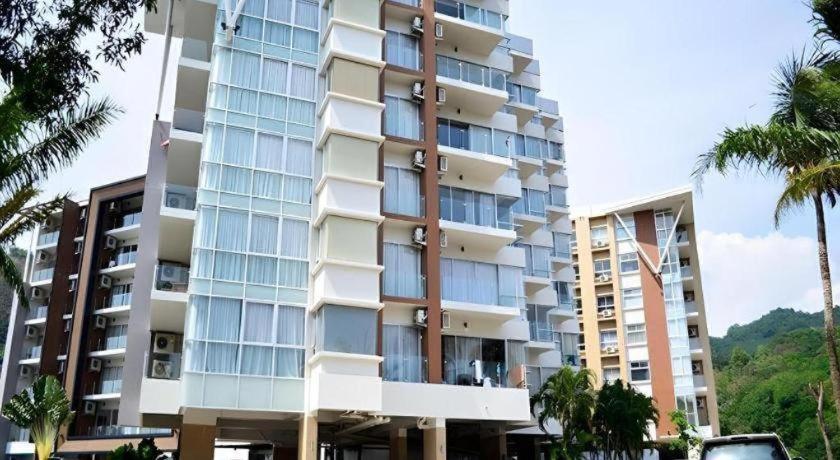 Chic Residences At 3*